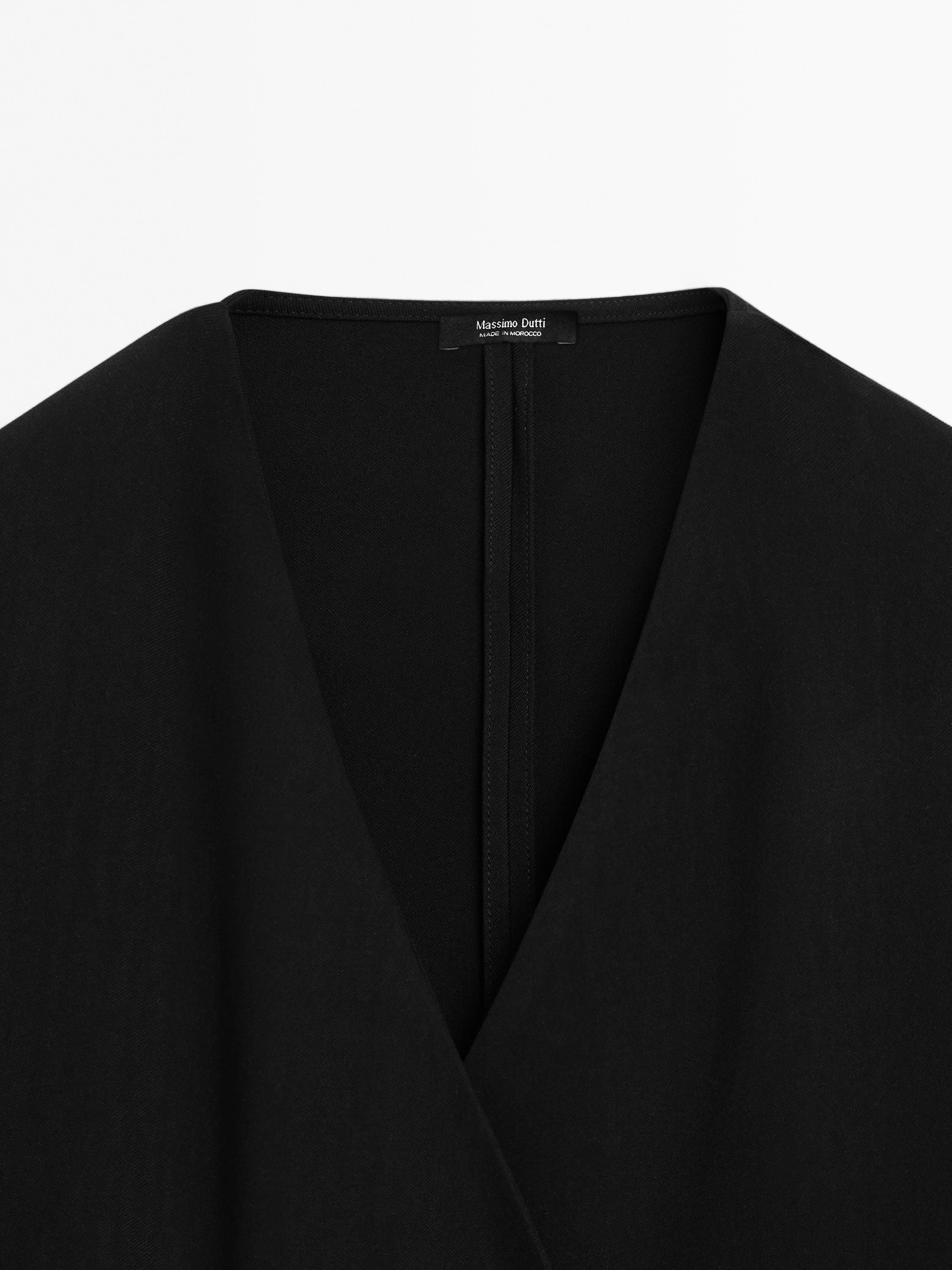 Flowing V-neck kimono